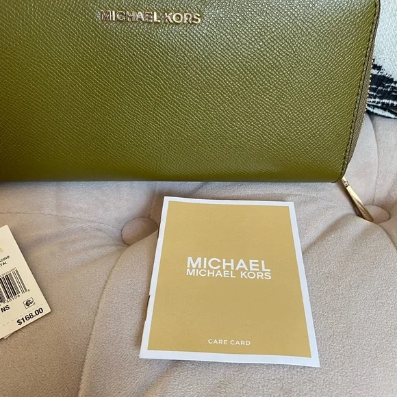 Michael Kors Jet Set Pistachio Green Travel Continental Leather Wallet - Picture 3 of 13